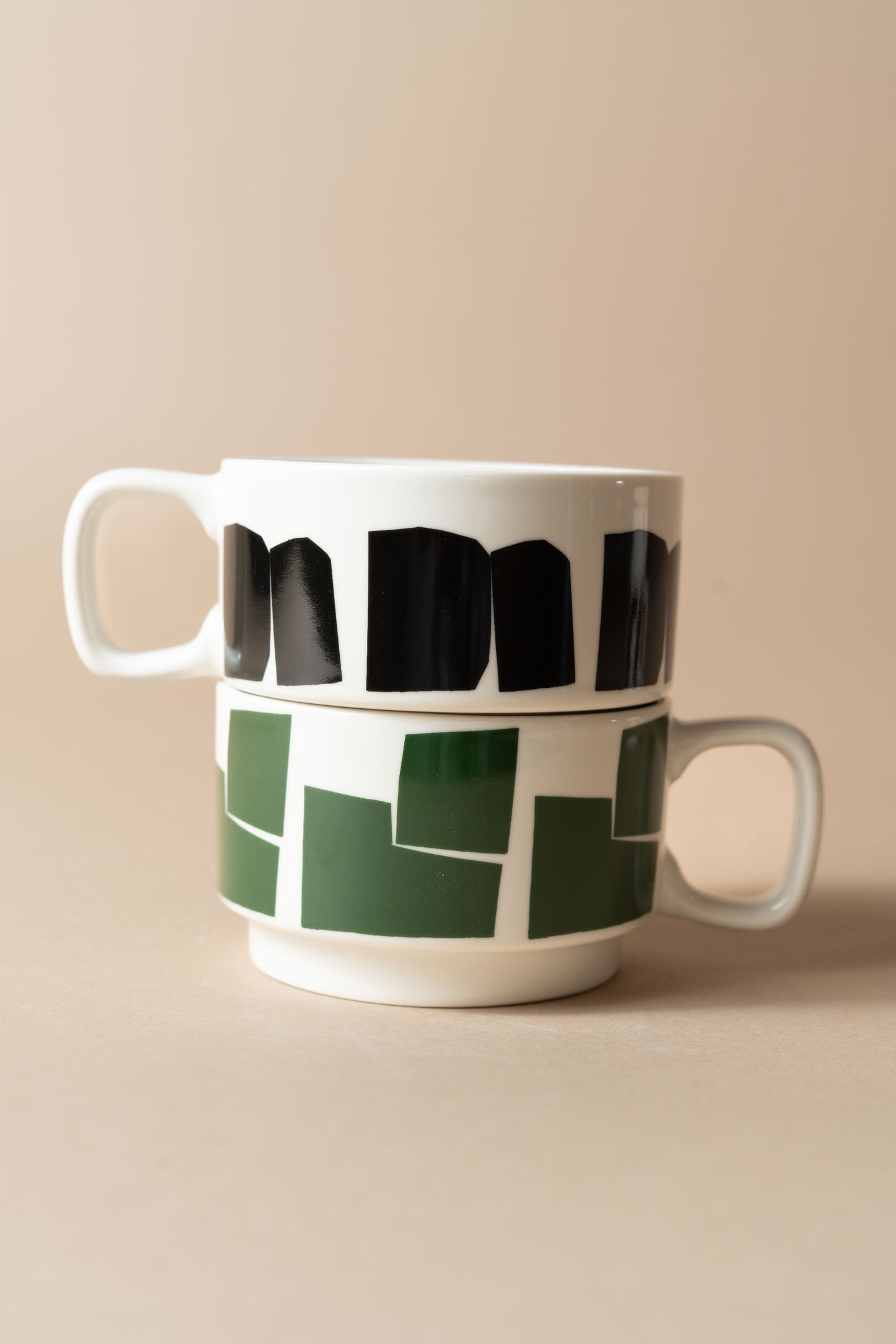 Sisi cup, green graphic design