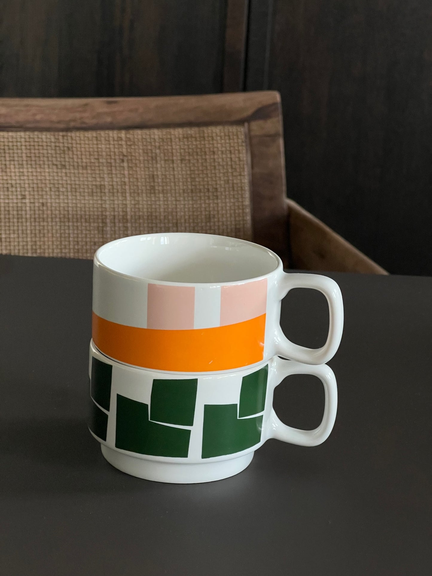 Sisi cup, pink&orange graphic design