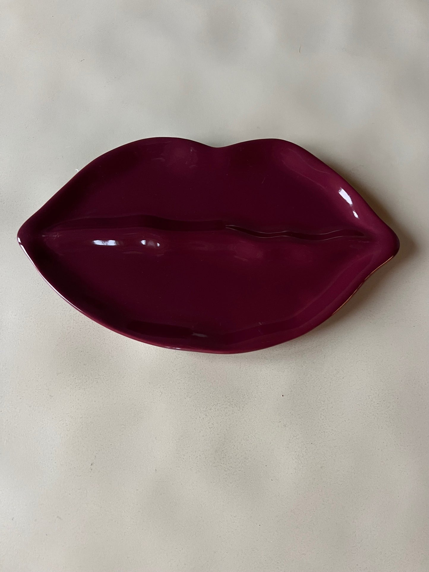 Sisi lip plate, burgundy