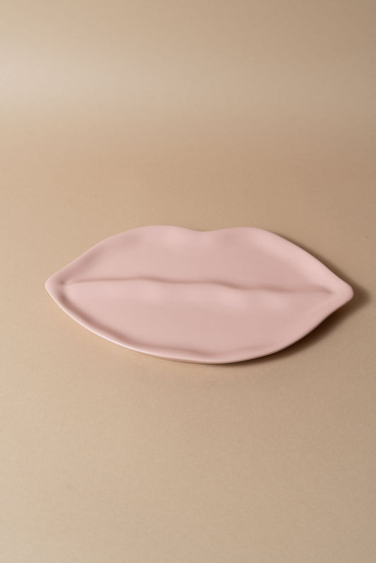 Sisi plate, Pink lips