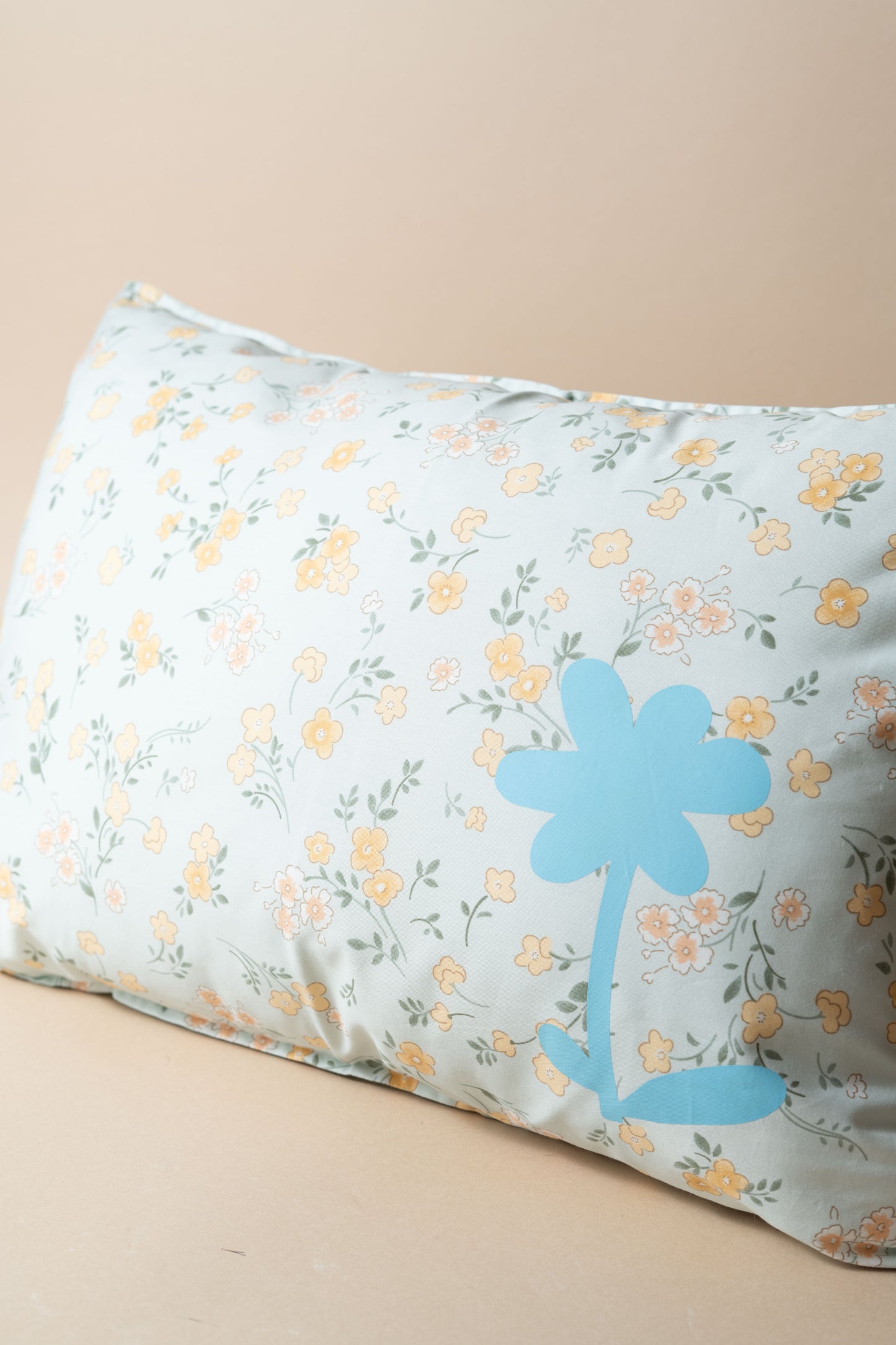PRINTED FLOWER CUSHION 60X40CM