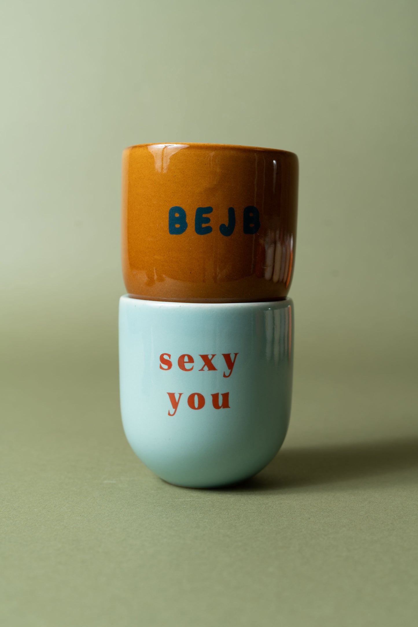 Sisi mug, B E J B