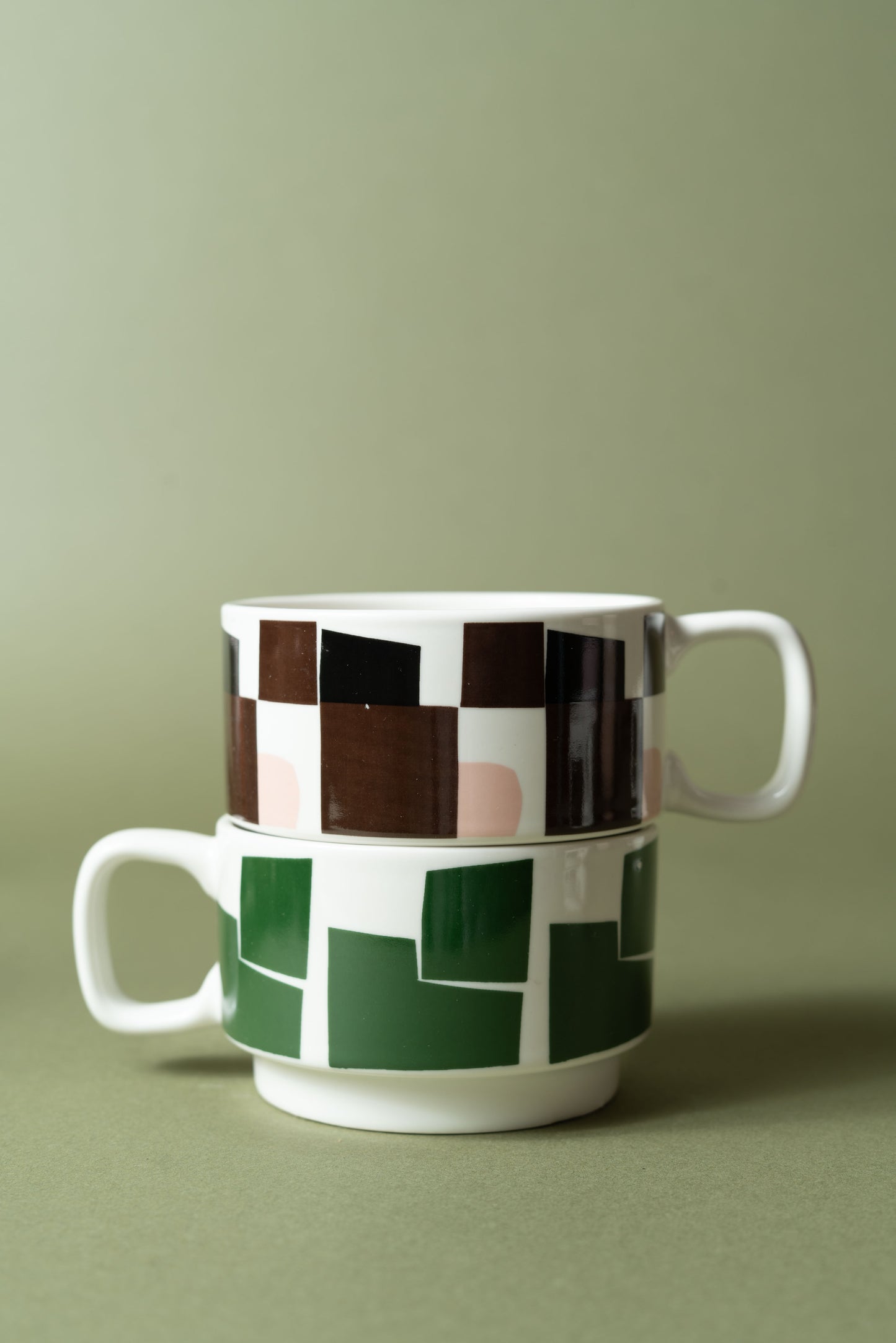 Sisi cup, green graphic design