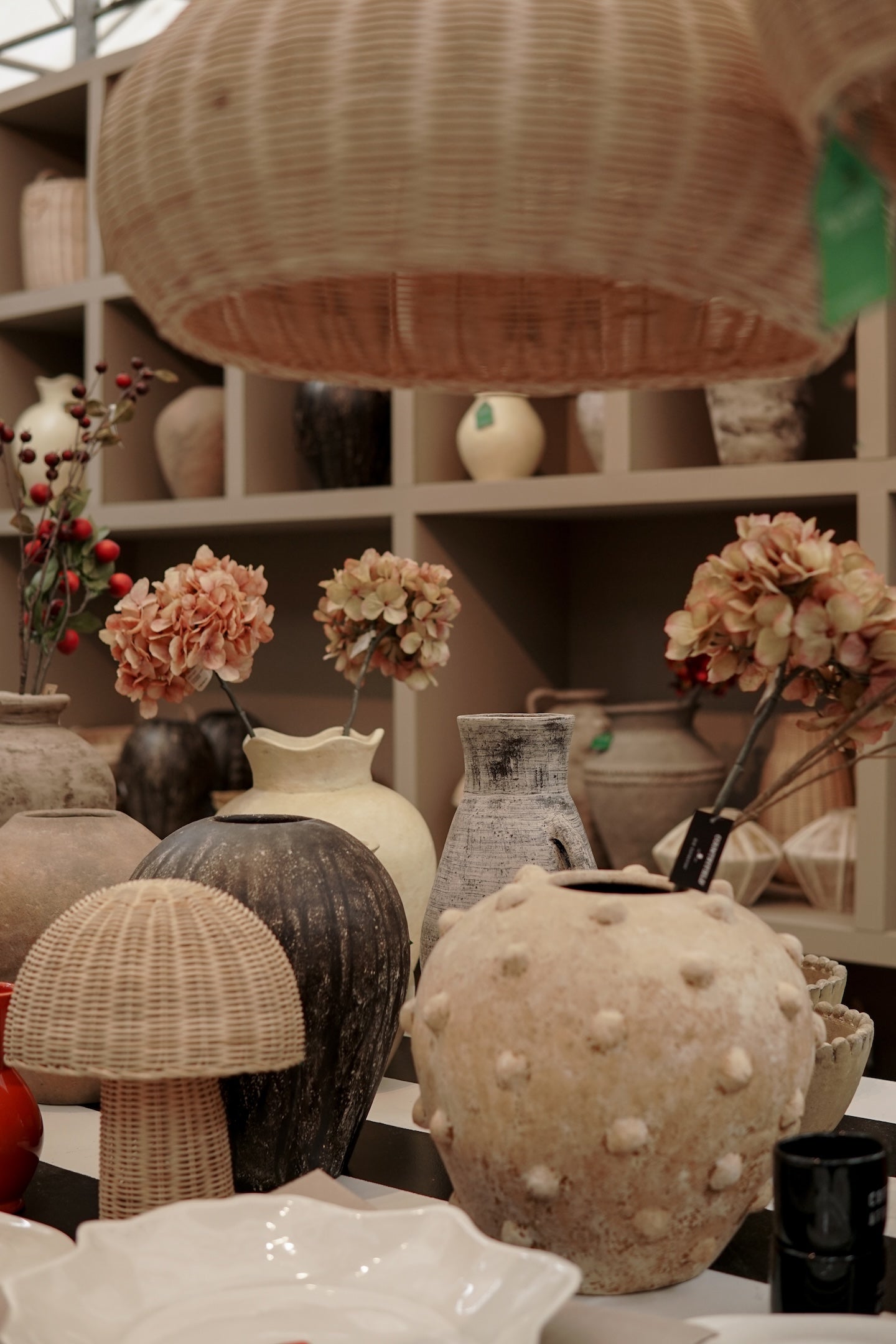 Terracotte vase, Iris