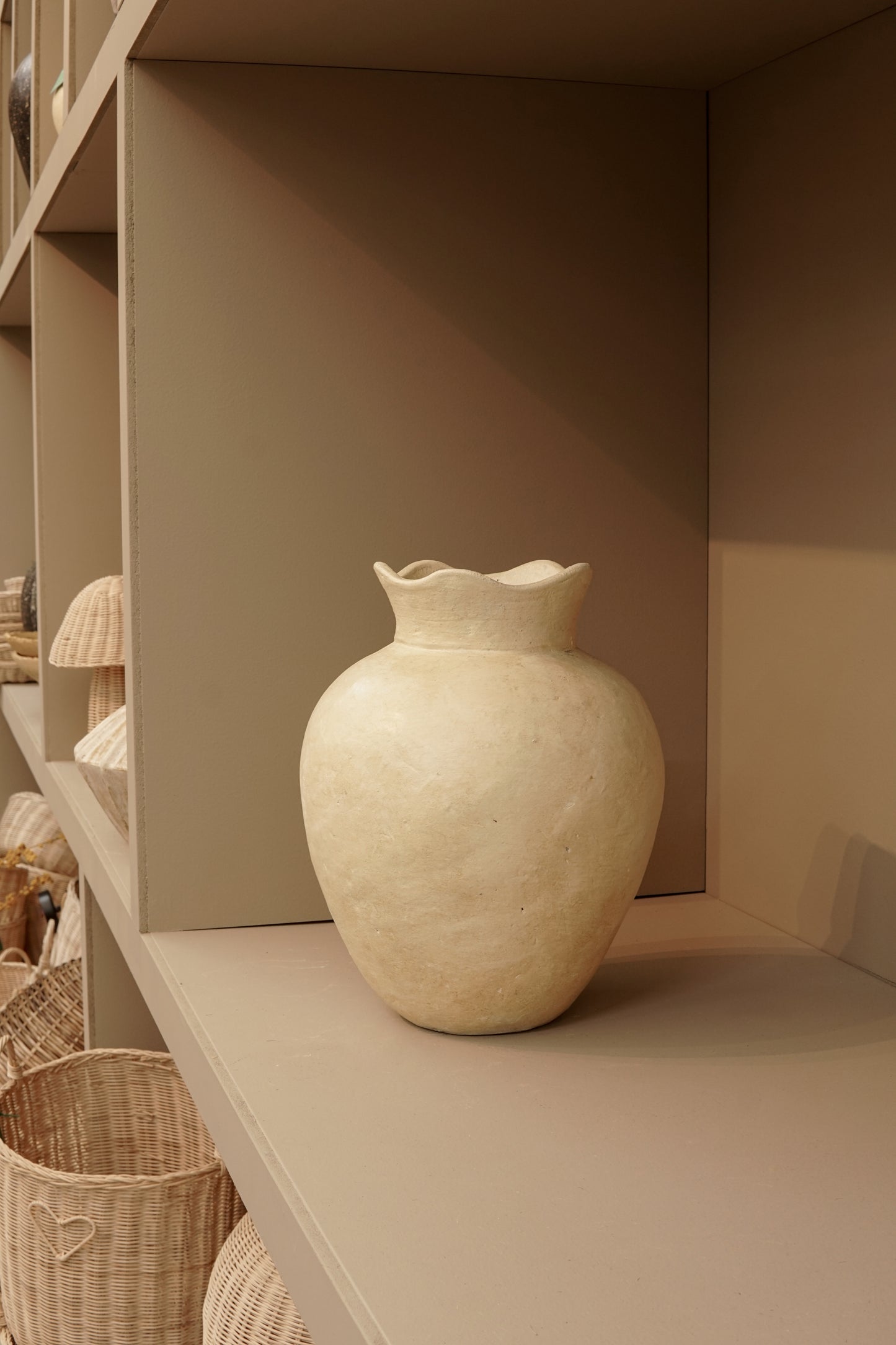 Terracotta vase, Mara