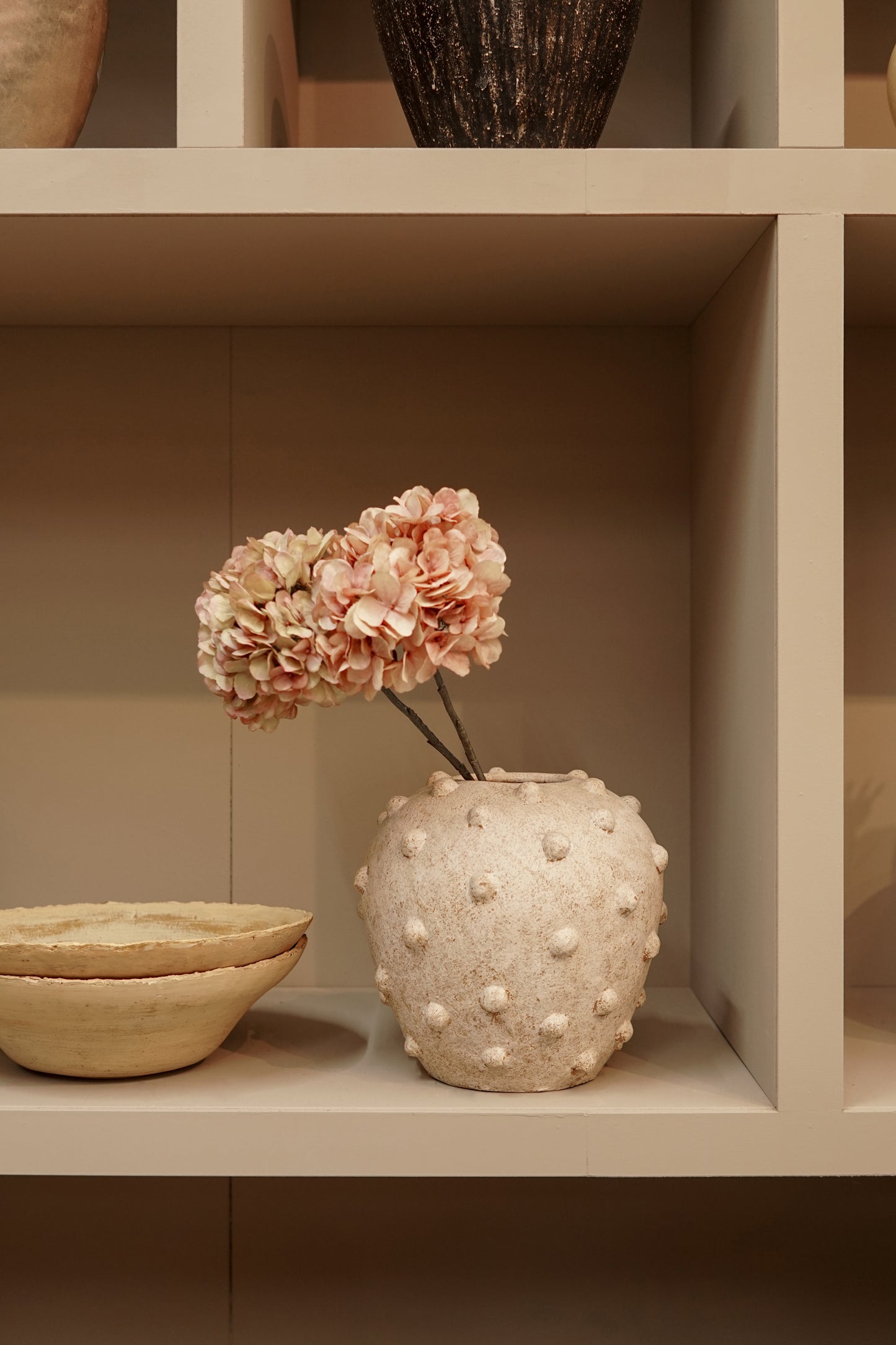 Terracotte vase, Iris