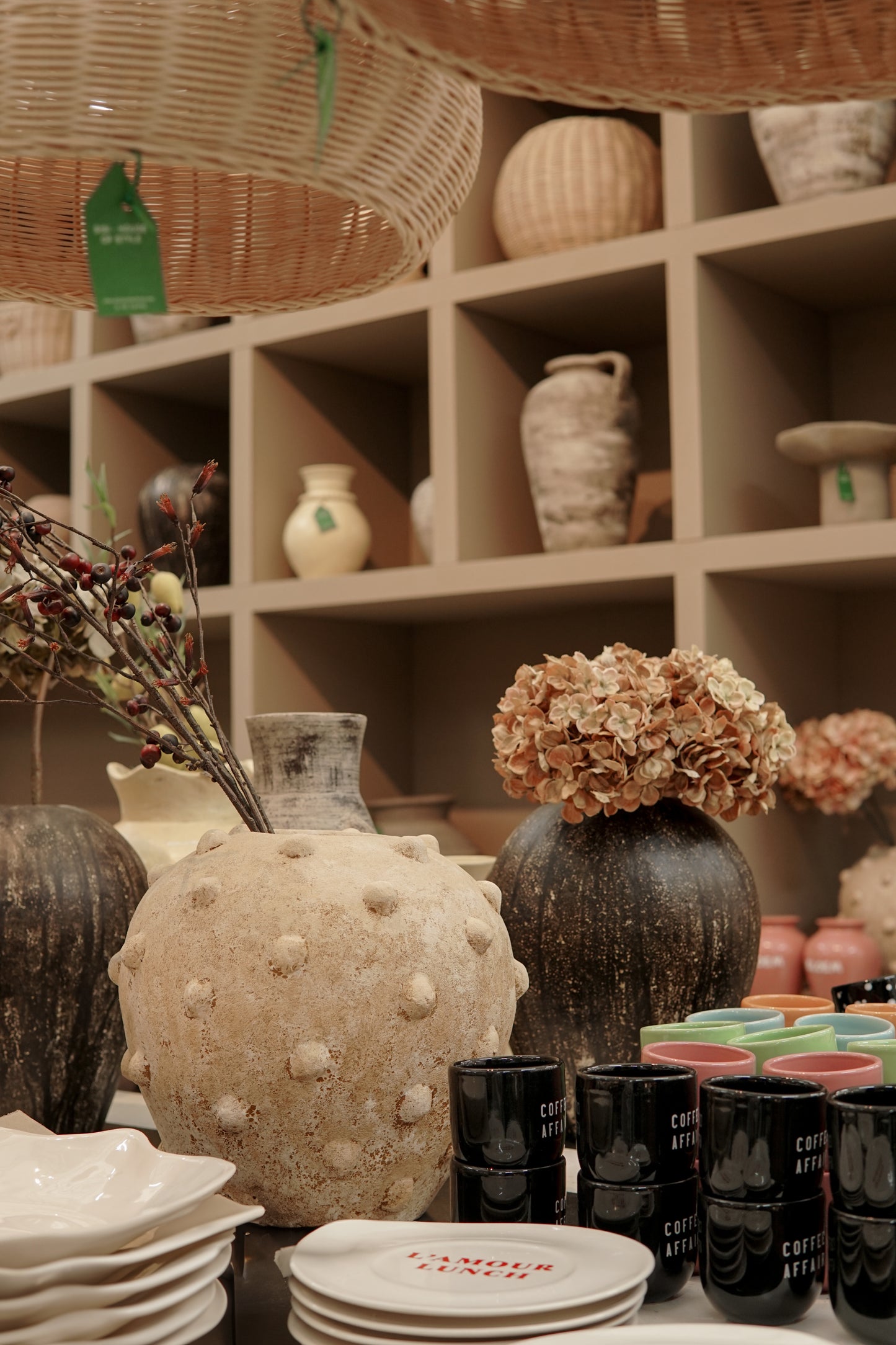 Terracotte vase, Iris