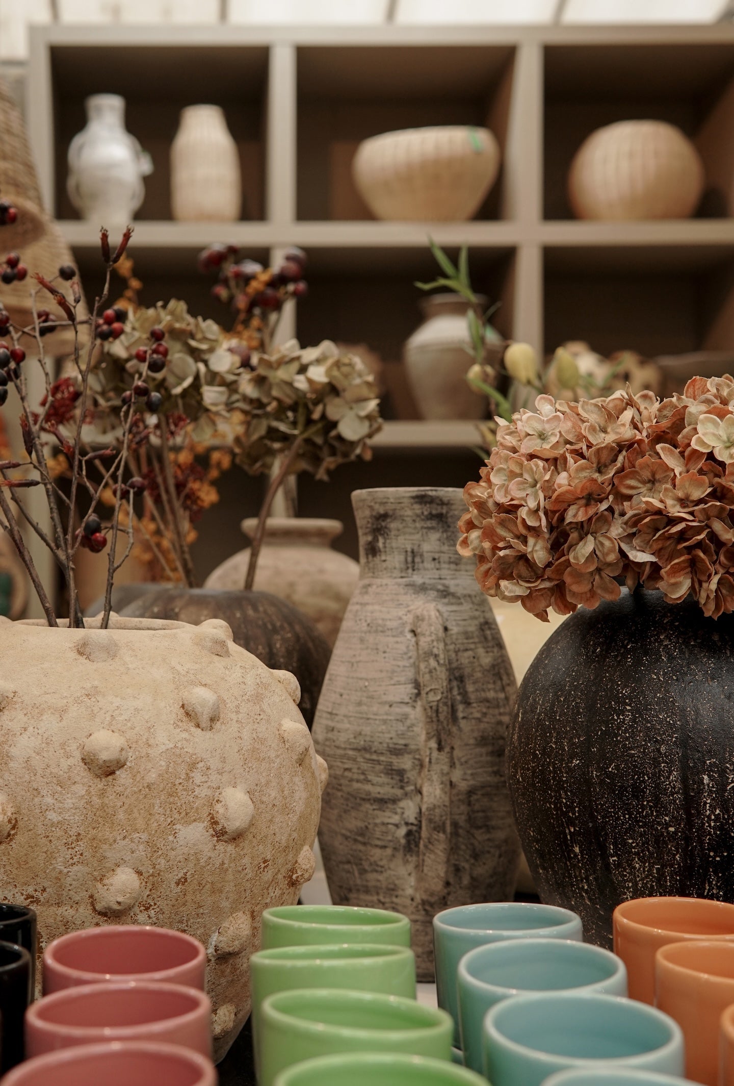 Terracotte vase, Iris