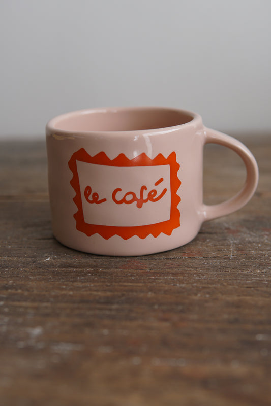 Sisi mug, Le cafè