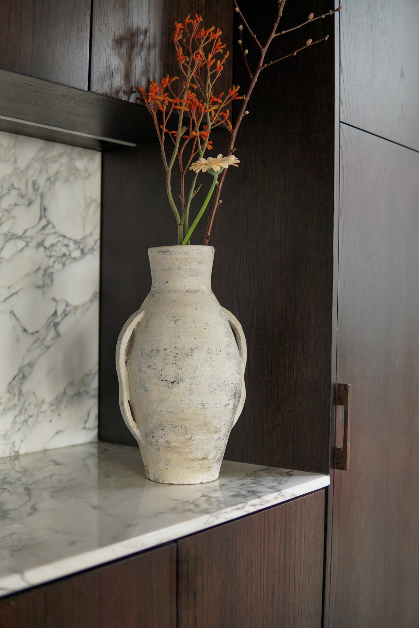 Sisi, Terracota vase miss Iva