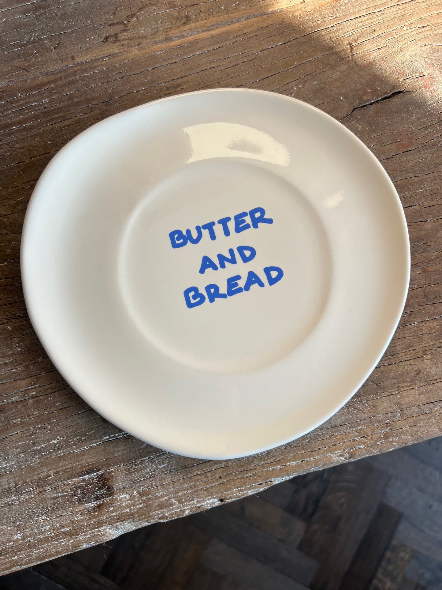Sisi plate, Butter and bread