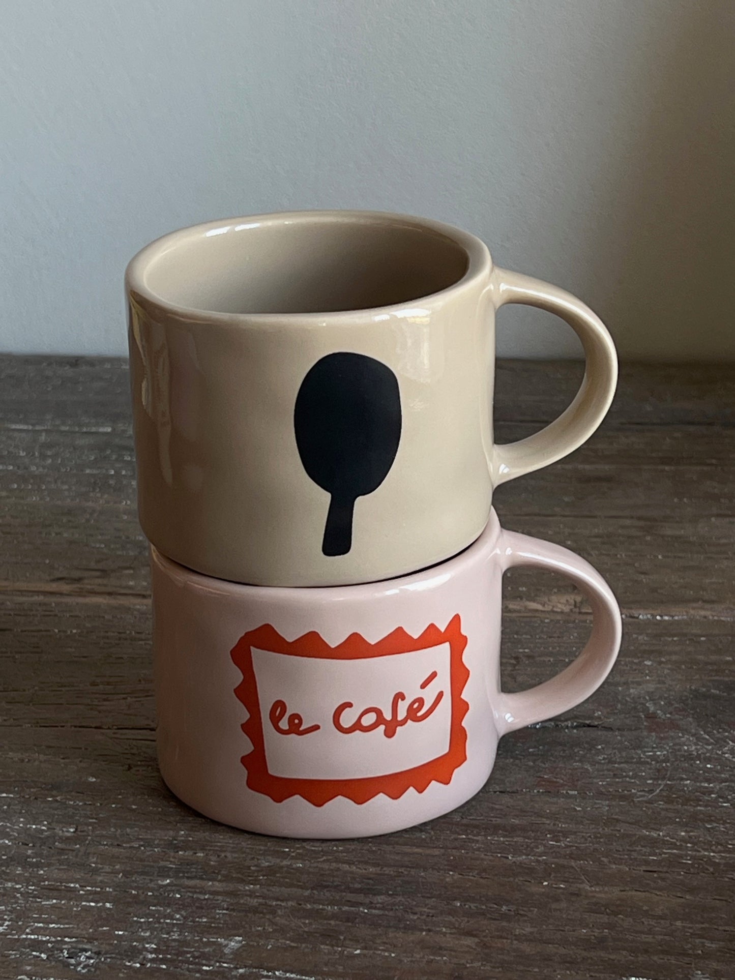 Sisi mug, Le cafè