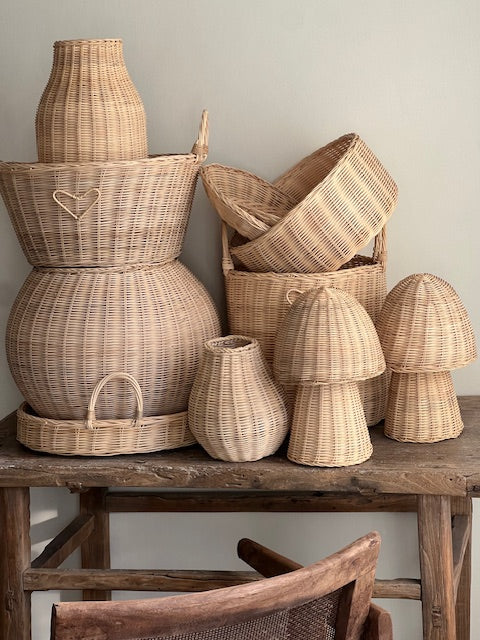 Sisi, Heart lower basket with handles