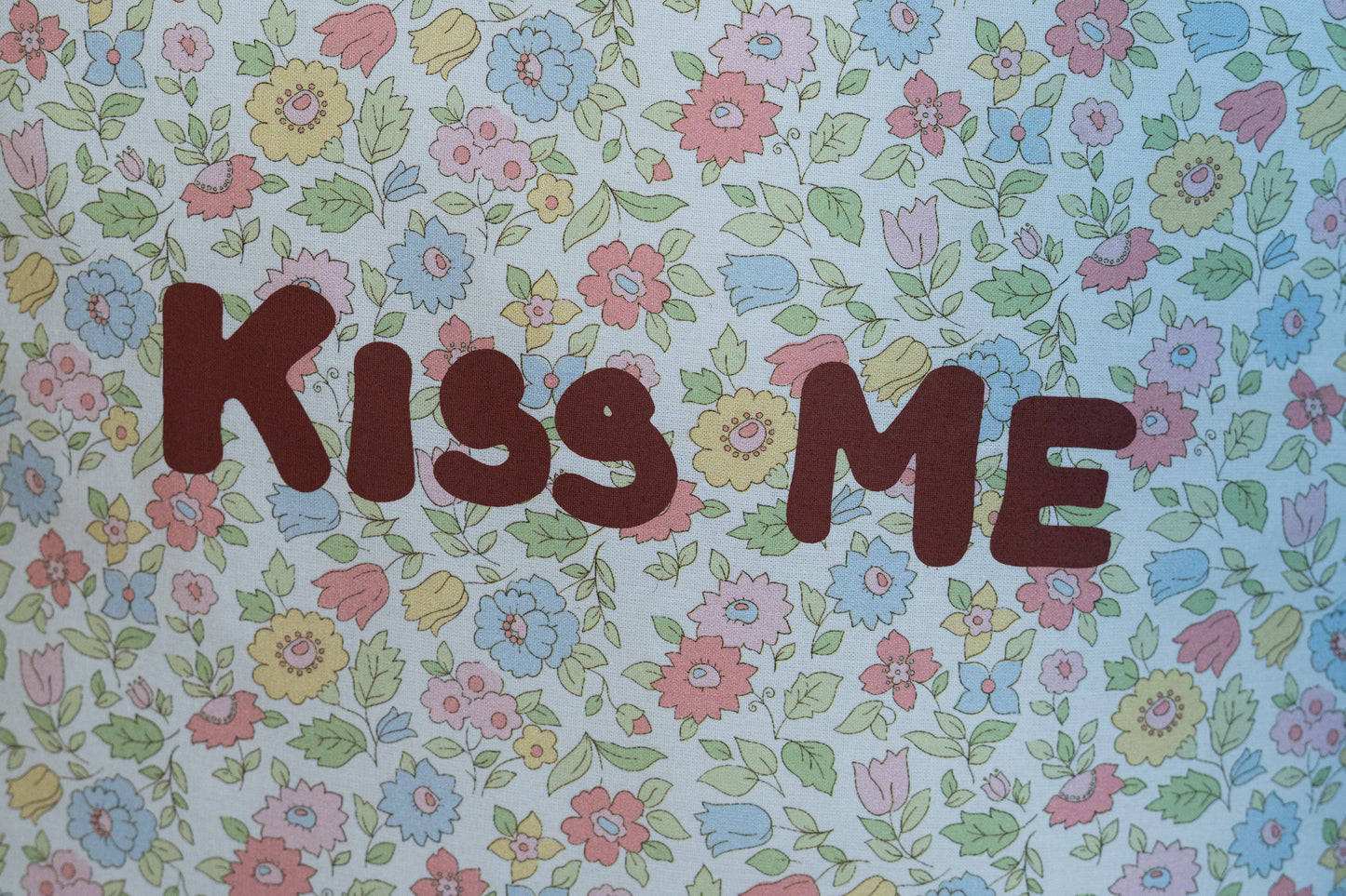 KISS ME CUSHION 40x40cm