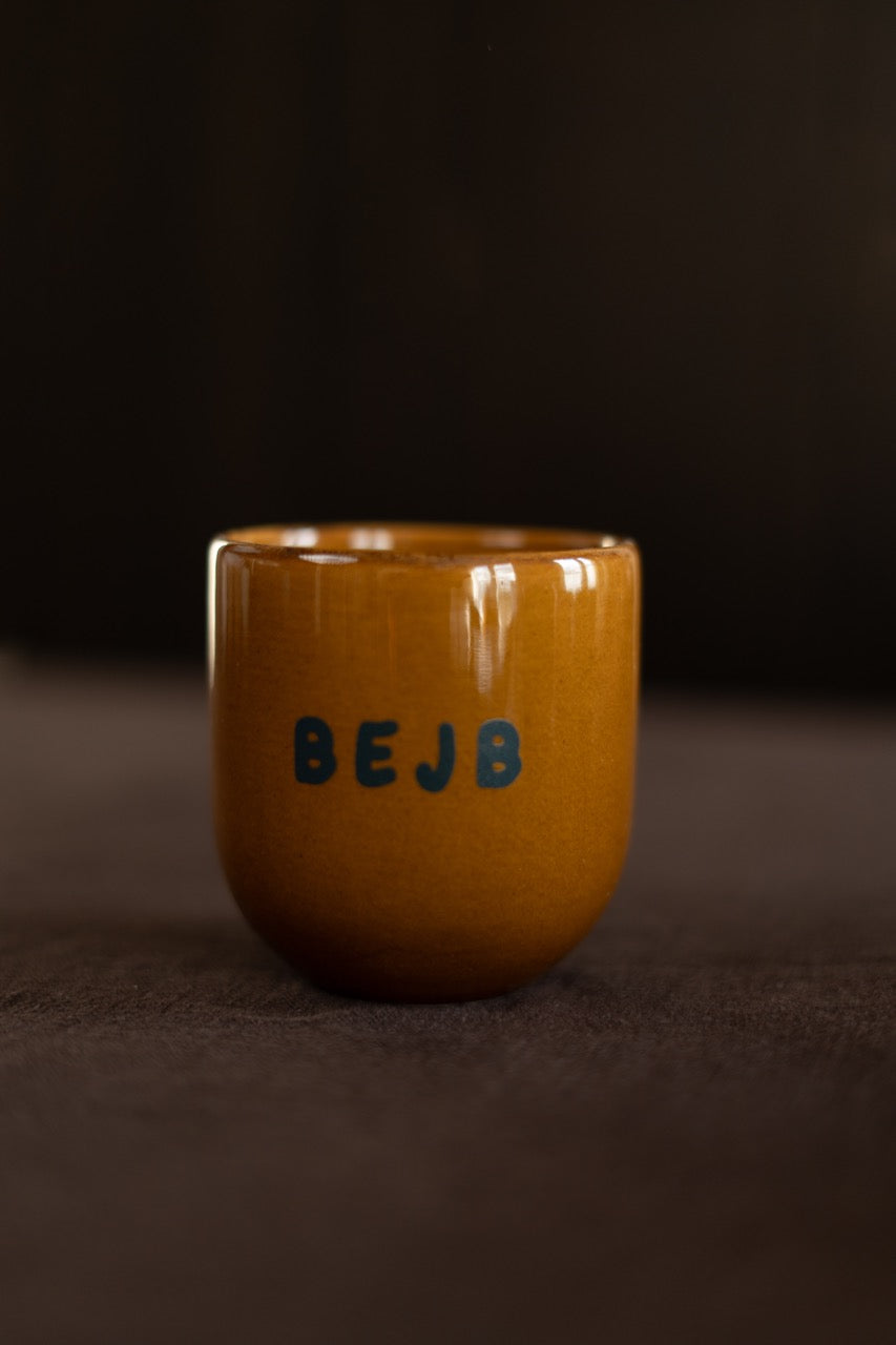 Sisi mug, B E J B