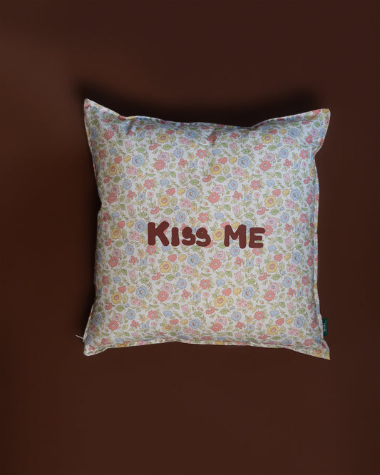KISS ME CUSHION 40x40cm
