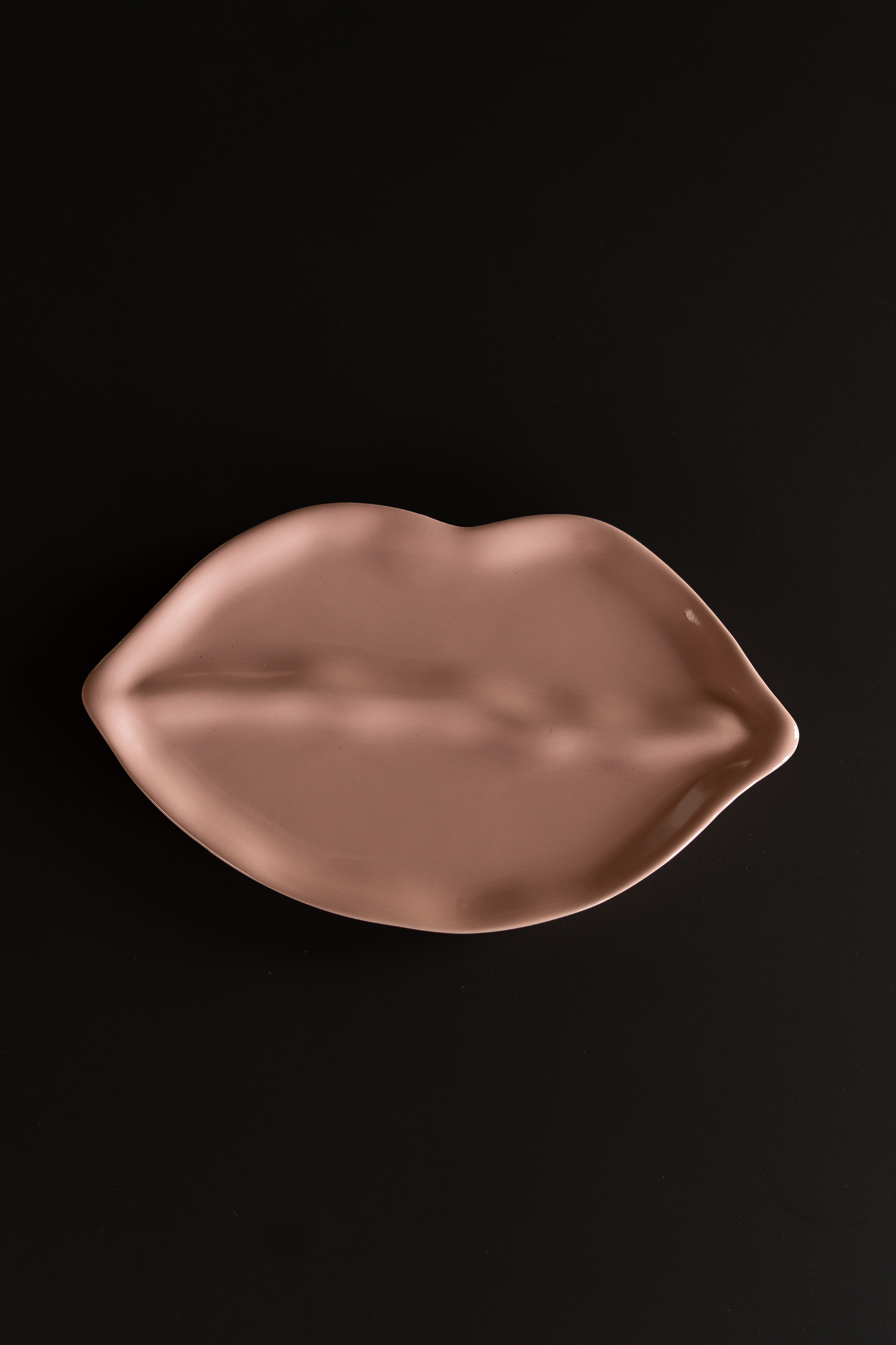 Sisi plate, Pink lips